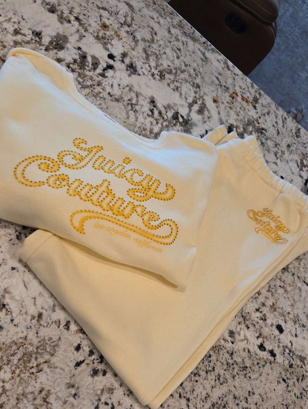 Juicy Couture Womens Light Yellow Logo Sweatsuit
